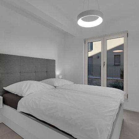 Apartman Delux With Private Pool - Makarska Exklusiv Тучепи Экстерьер фото