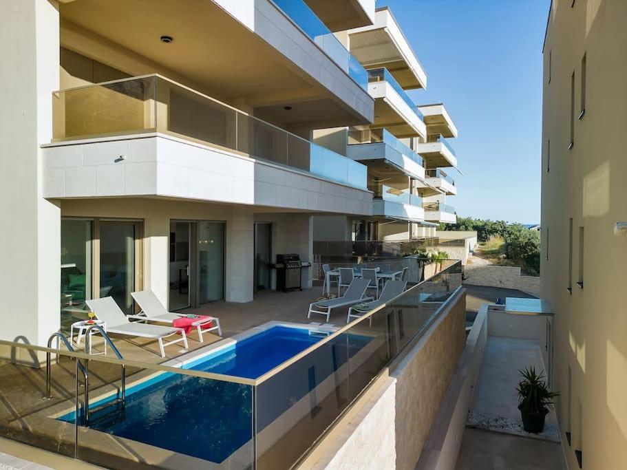 Apartman Delux With Private Pool - Makarska Exklusiv Тучепи Экстерьер фото