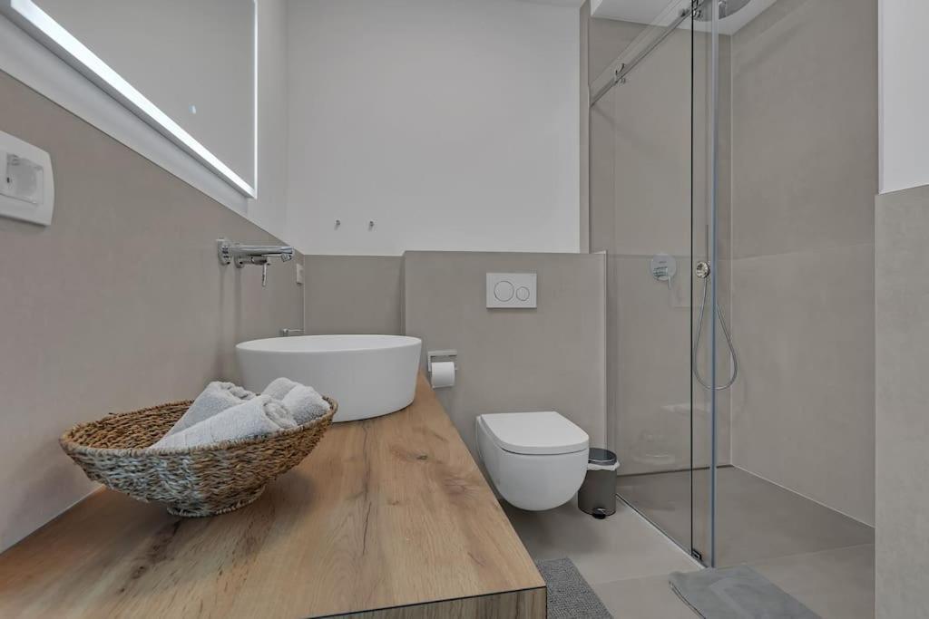 Apartman Delux With Private Pool - Makarska Exklusiv Тучепи Экстерьер фото
