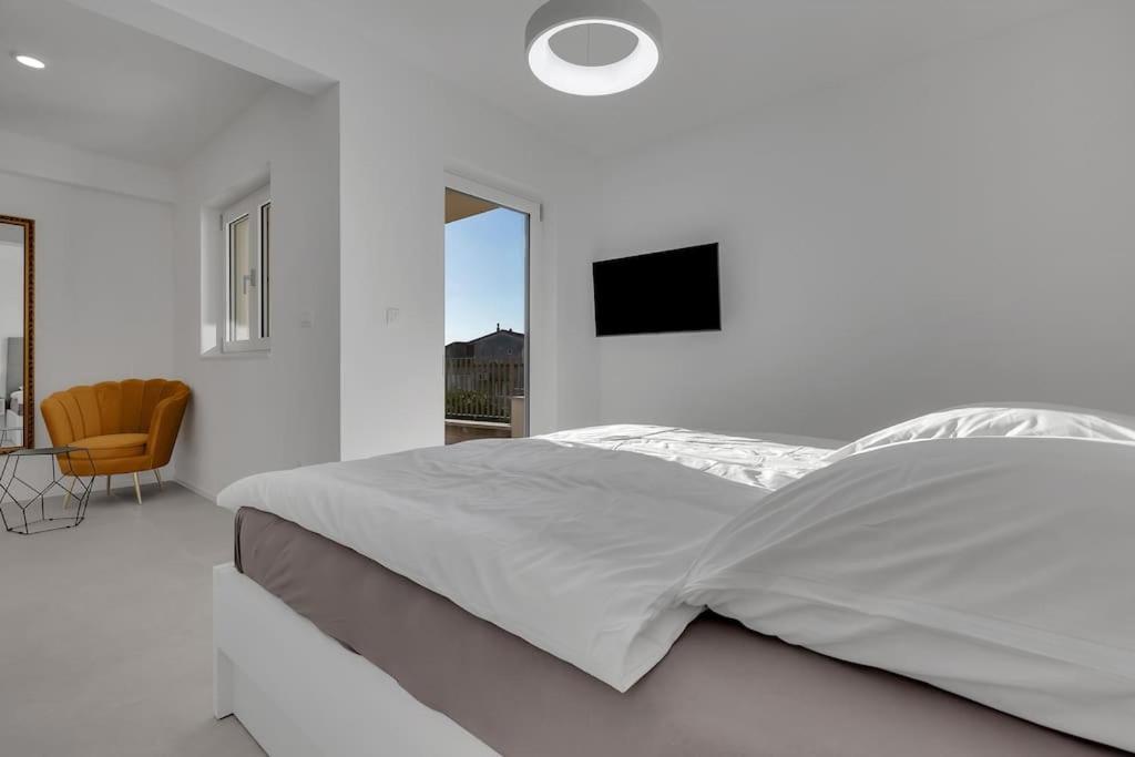 Apartman Delux With Private Pool - Makarska Exklusiv Тучепи Экстерьер фото