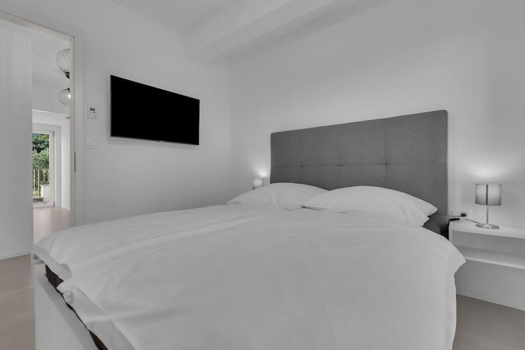 Apartman Delux With Private Pool - Makarska Exklusiv Тучепи Экстерьер фото