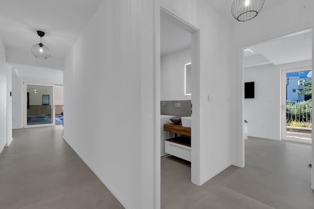 Apartman Delux With Private Pool - Makarska Exklusiv Тучепи Экстерьер фото
