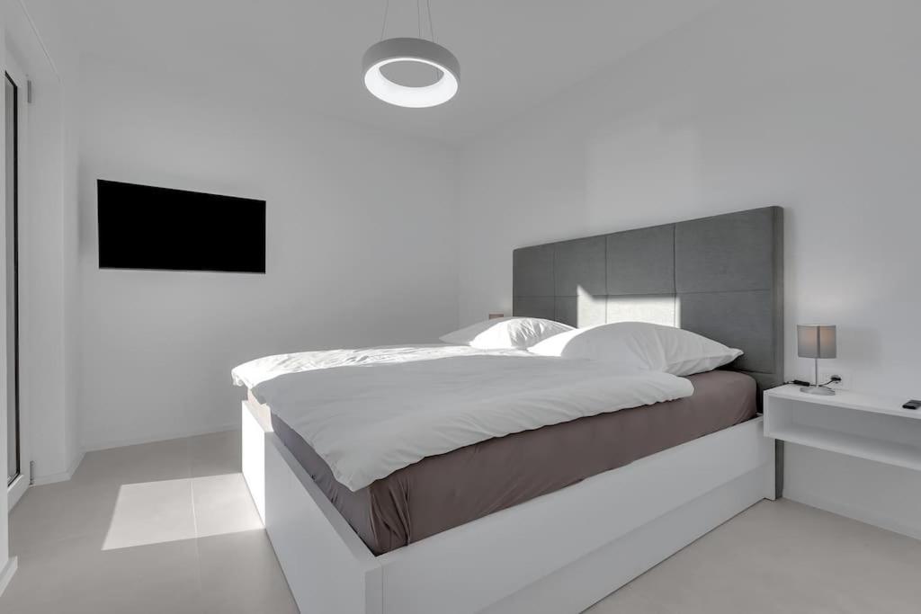 Apartman Delux With Private Pool - Makarska Exklusiv Тучепи Экстерьер фото